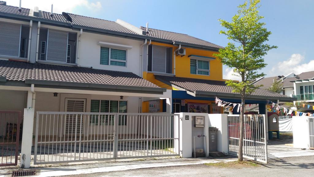 Kenanga Homestay Nilai Exterior photo